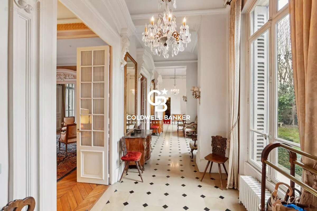Hôtel Particulier chargé d'histoire - photo 3