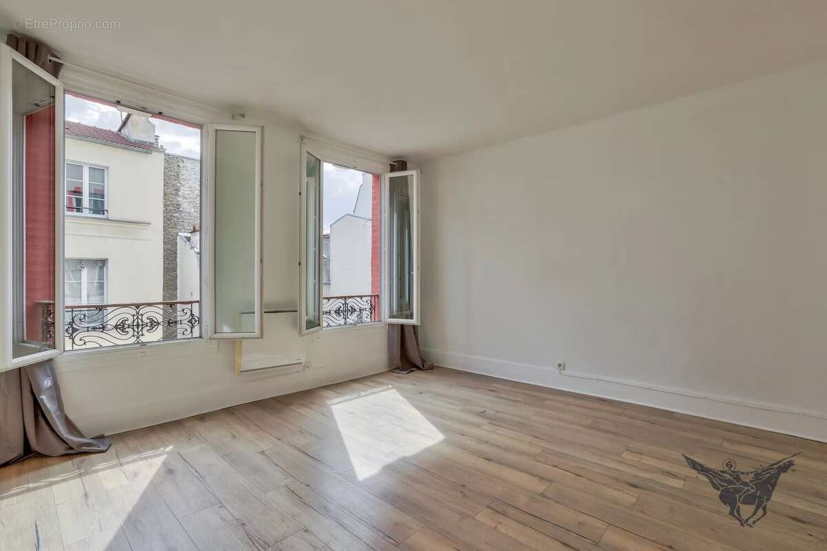 Appartement à PARIS-14E