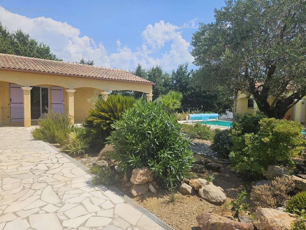 Belle villa de plain pied avec piscine, annexe et sous-sol - photo 27
