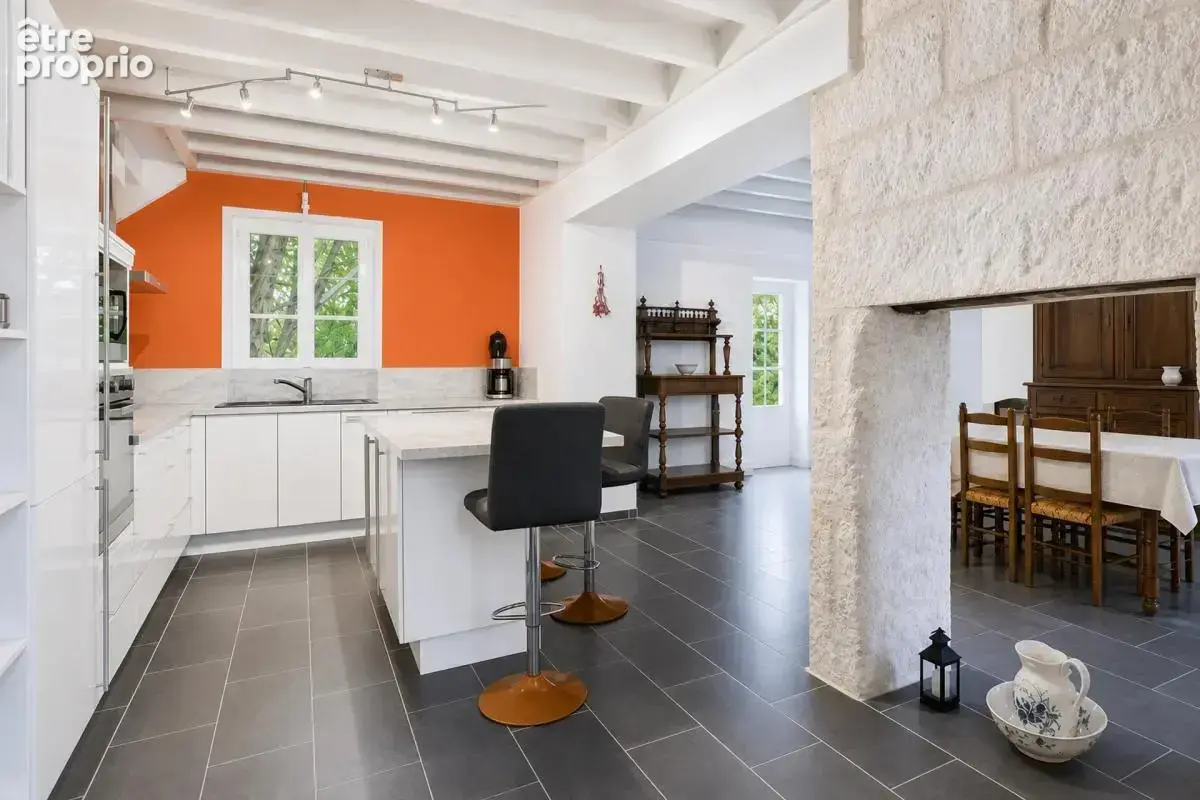 Maison pierre 141 m², piscine intérieure, 2 500 m² - Saint-Symphorien - photo 5