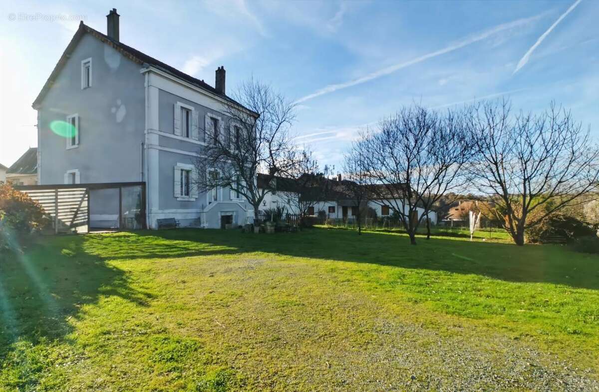 Appartement à SAINT-YRIEIX-LA-PERCHE