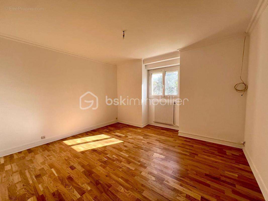 Maison 5 chambres sous sol total - photo 11