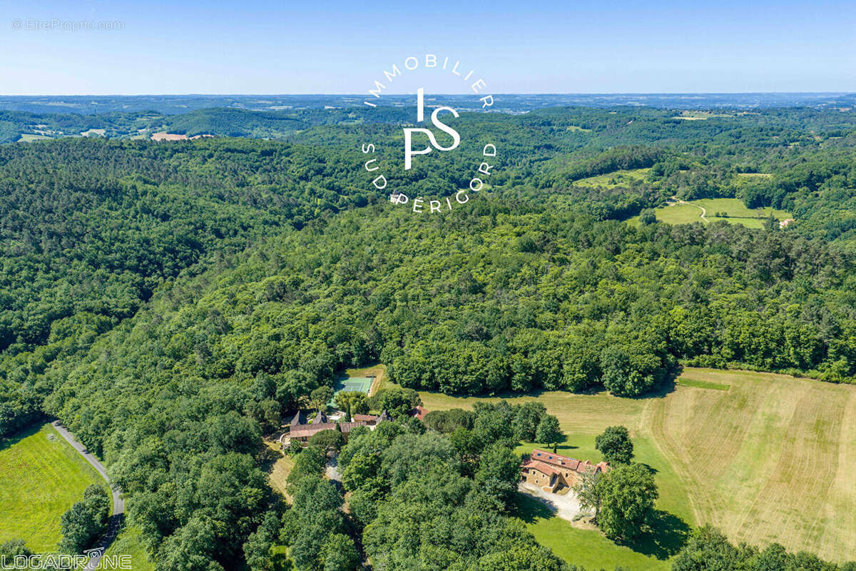 A proximité du chateau de Bonaguil ,Domaine de caractère du XVI siècle avec maison principale , gites - photo 19