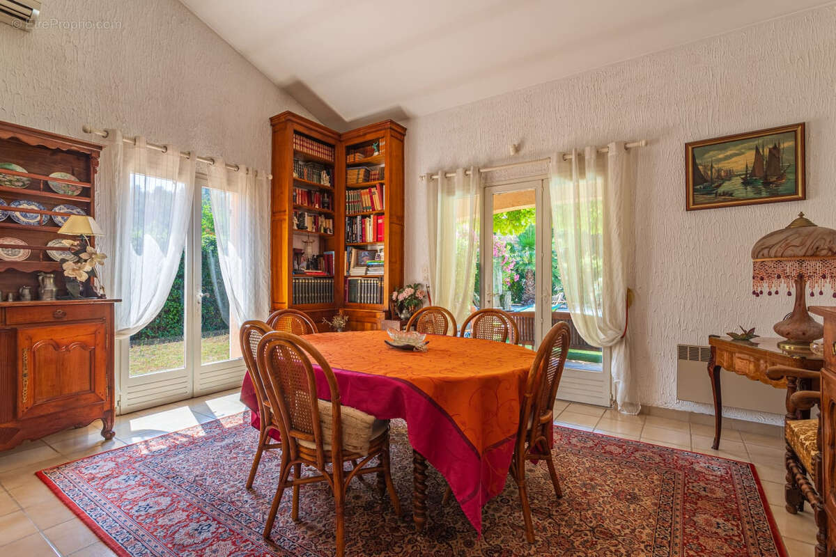 Maison à SOLLIES-TOUCAS