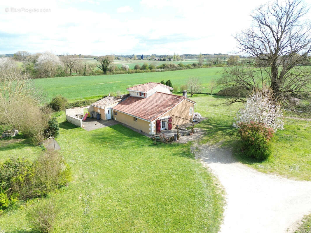 Maison à BAIGNES-SAINTE-RADEGONDE
