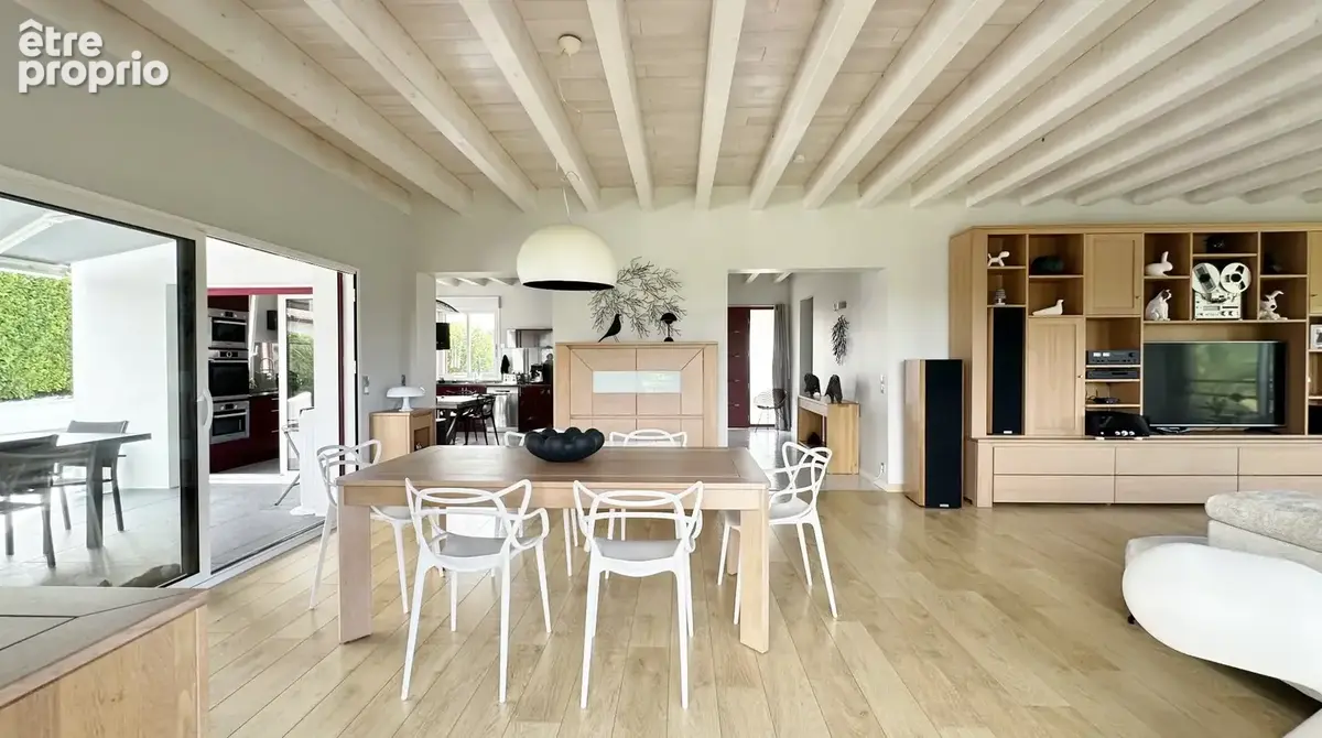 Vue imprenable sur les vallons pour cette superbe villa d'architecte de type t7 de 220 m2 +  sous sol de 110 m2 - photo 13