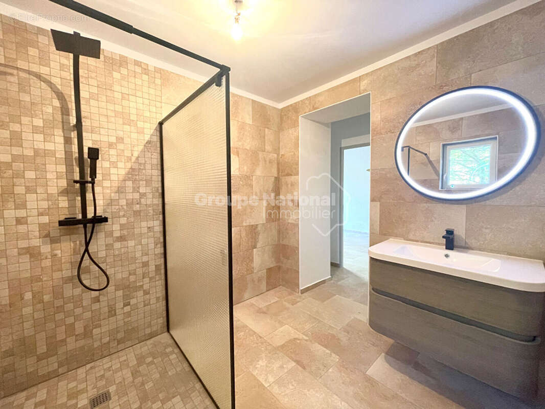 Propriété de 175 m² avec 2 Appartements et 26 000 m² de Terrain - photo 9