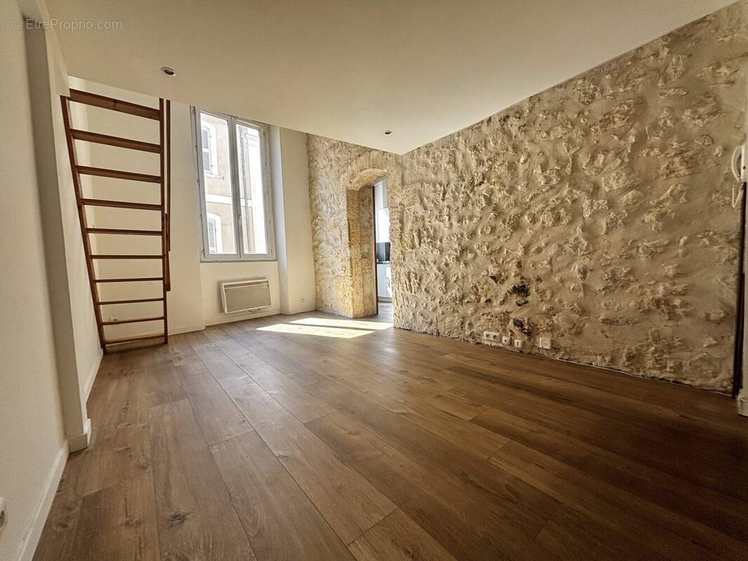 Appartement à MARSEILLE-7E