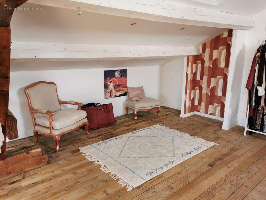   - Maison à SAINT-ETIENNE-DE-FONTBELLON