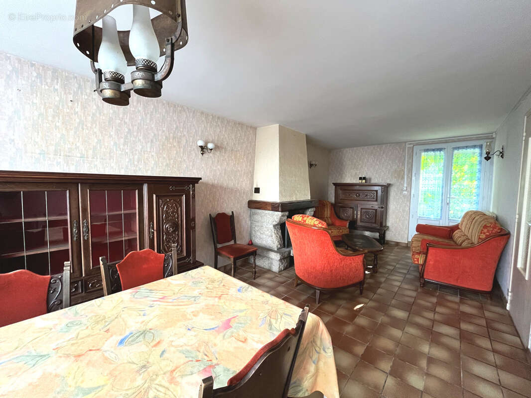 MOCQUARD immobilier, vous propose cette maison à rénover, sur 596m2 de terrain. - photo 4