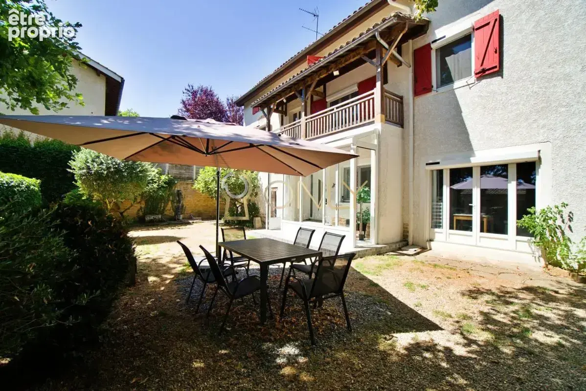 Saint-Julien- Maison - 4 chambres - photo 3