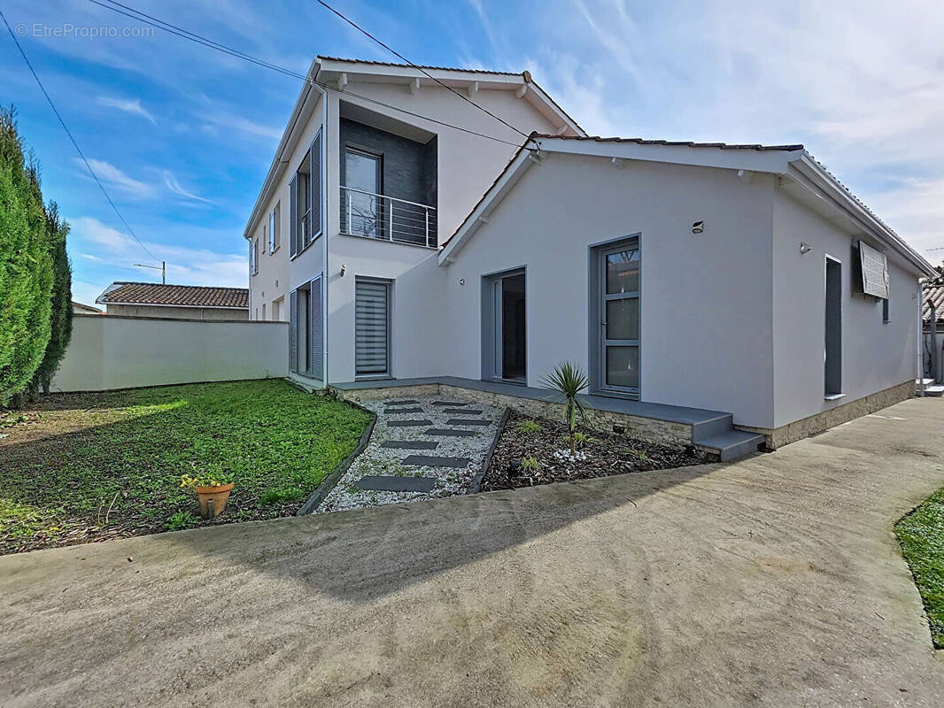 Maison à BLANQUEFORT