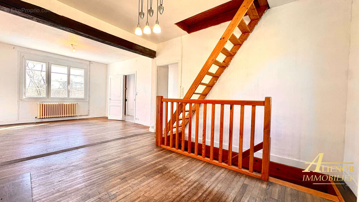 Maison à SAINT-ASTIER