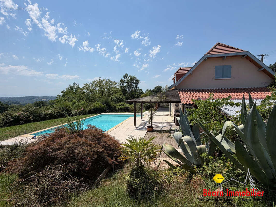 Maison 163 m² à Salies-De-Bearn  - photo 2