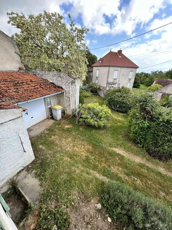 Maison à BELLENAVES