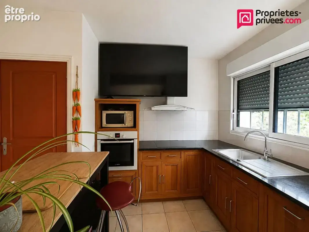 Maison  Indépendante située à Yvré L'Évêque,  8 pièce(s) 157 m2 sur parcelle de 867 m2 - photo 4