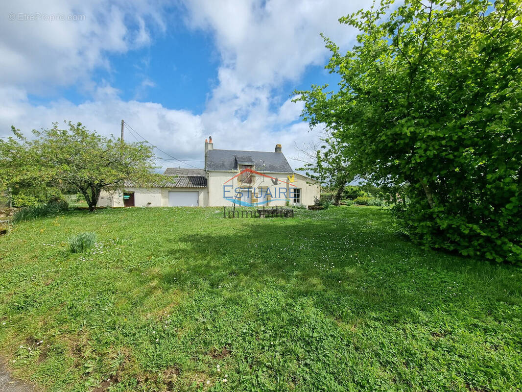 Maison à SAINT-ETIENNE-DE-MONTLUC