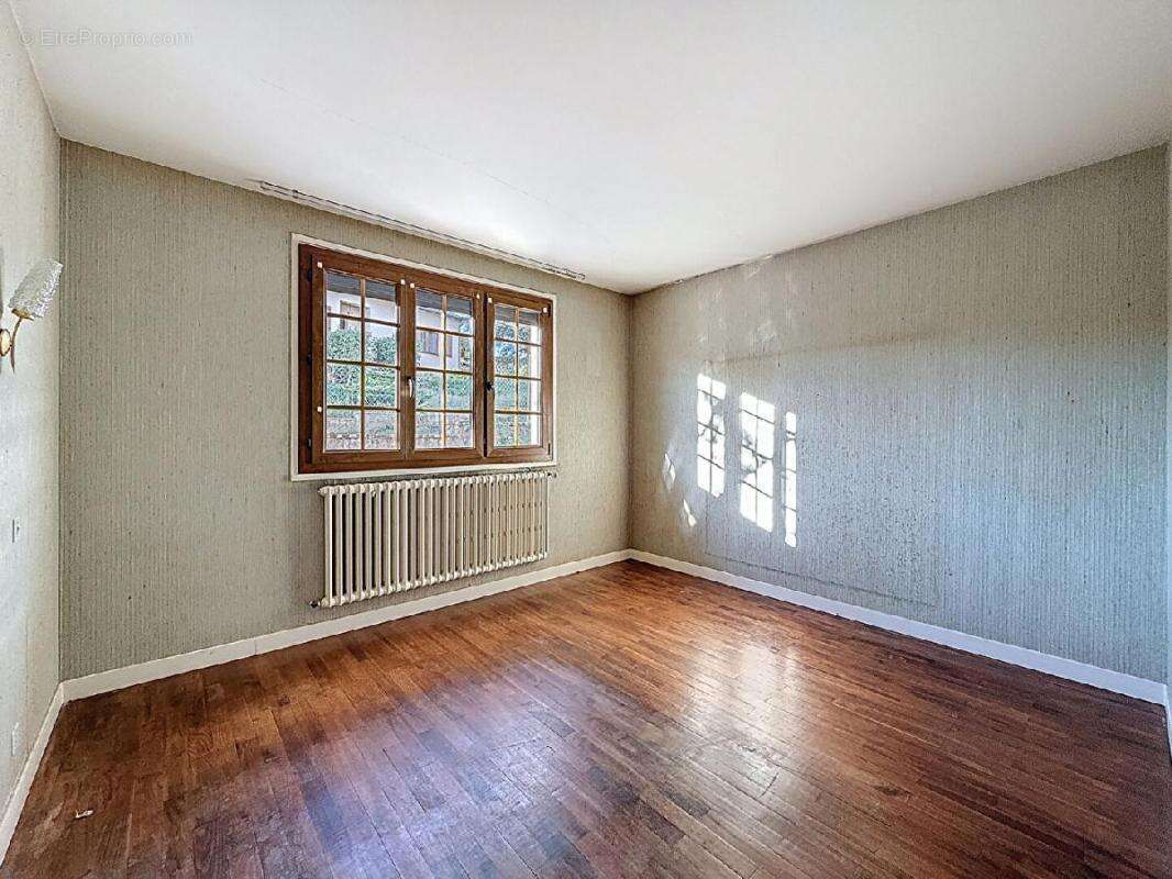 Maison à LA ROCHE-VINEUSE