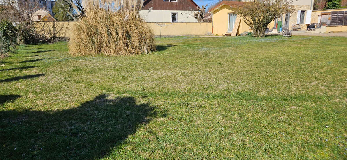 Terrain à BOURGOIN-JALLIEU