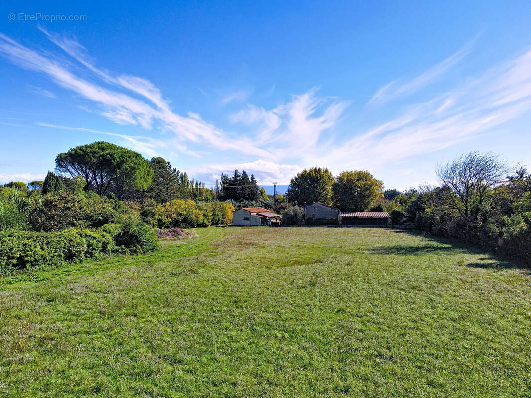 Terrain à CHATEAUNEUF-DE-GADAGNE