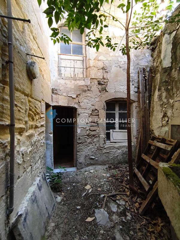 Dpt boulbon (13) maison de village avec cour a renover - photo 2