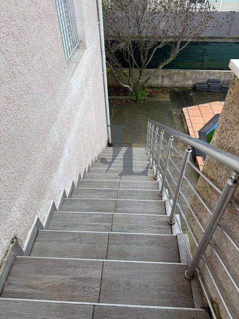Maison à PORTES-LES-VALENCE
