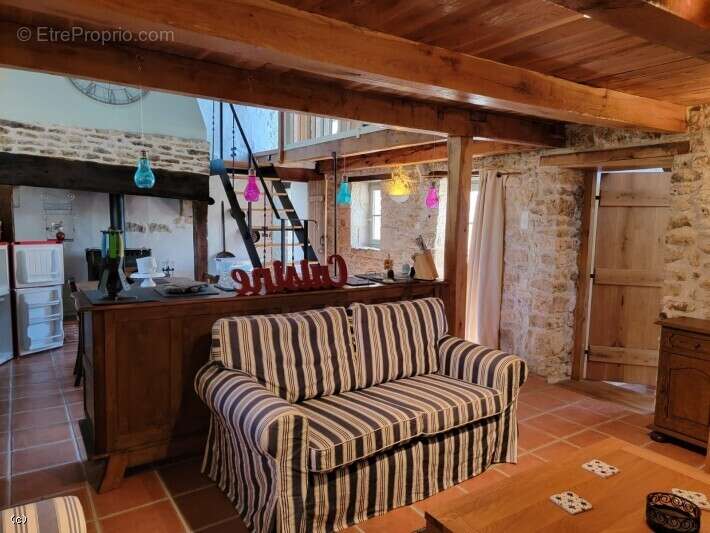 Maison à NANTEUIL-EN-VALLEE