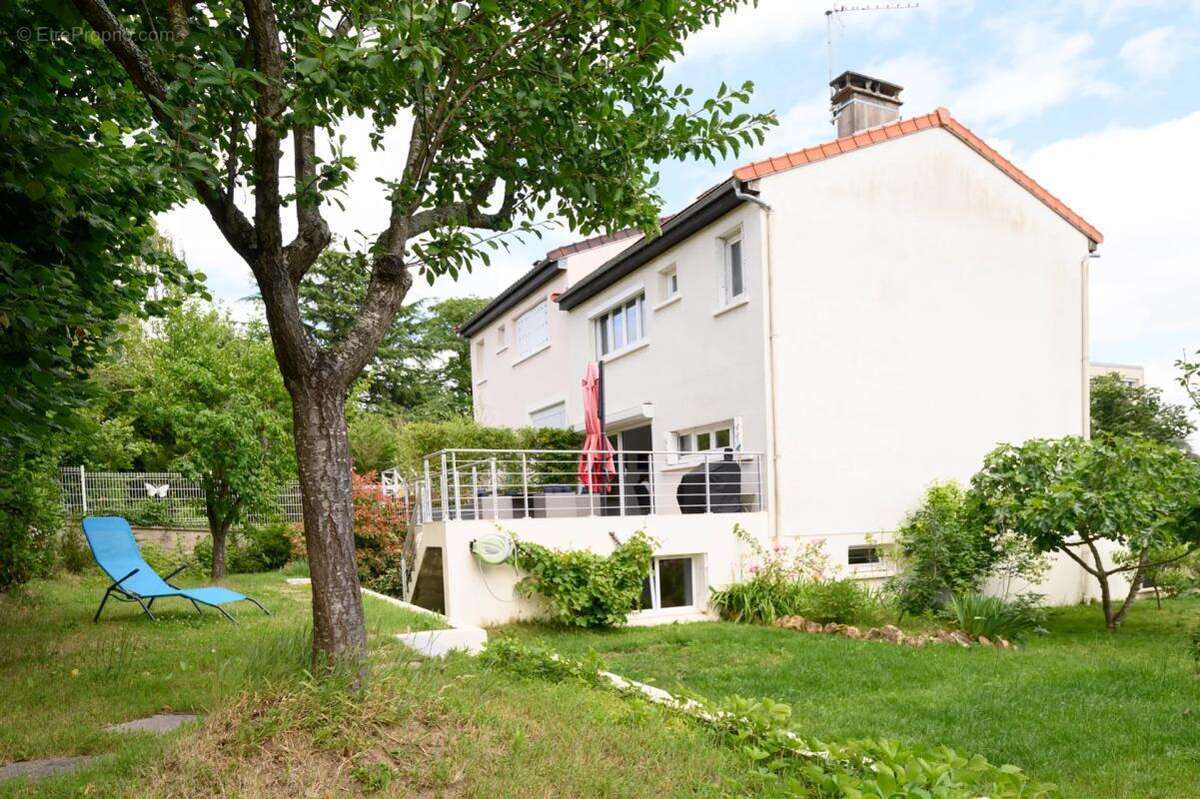 Maison à VERRIERES-LE-BUISSON
