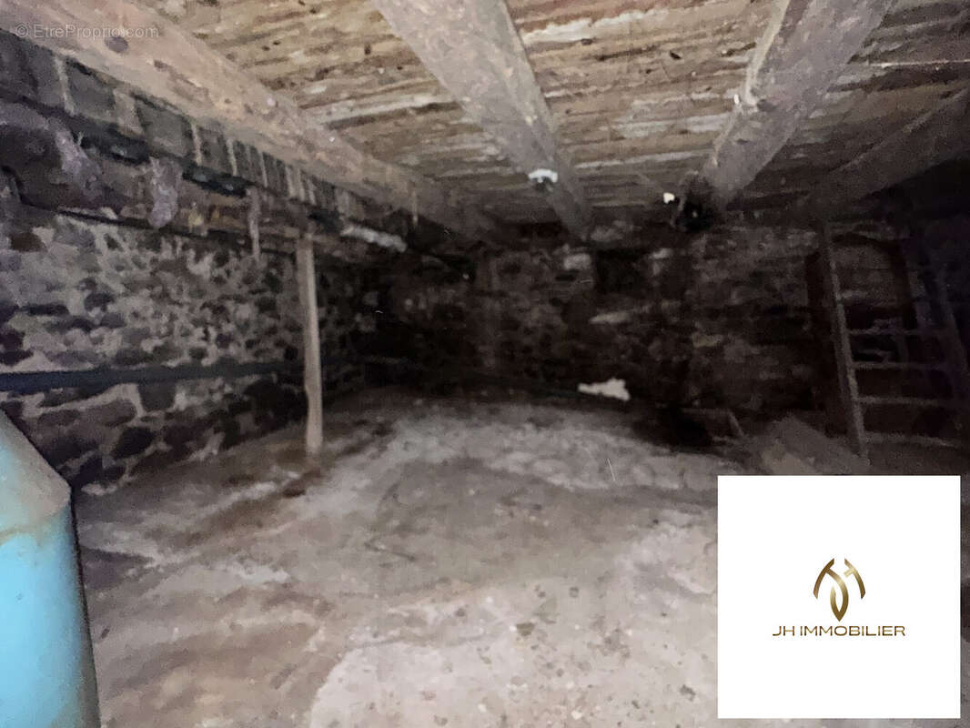 Maison à VEZINS-DE-LEVEZOU