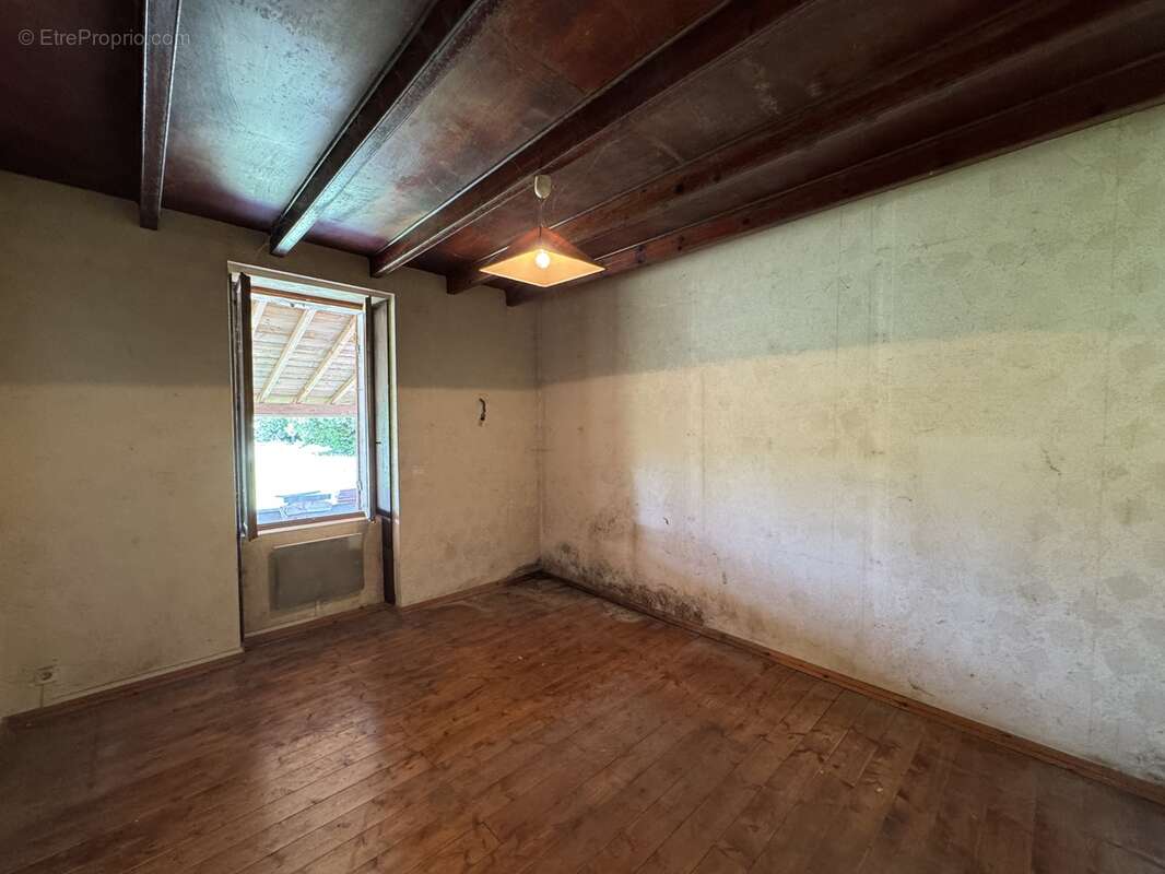Maison 120 m² à Salles-De-Barbezieux  - photo 10