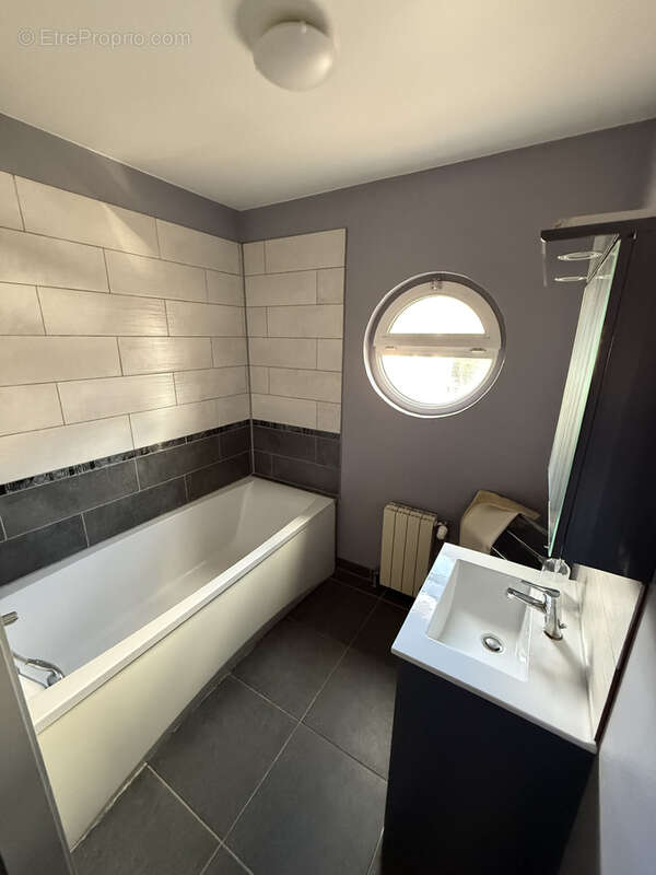 Maison d'architecte de 300m2 sur un terrain de 5.79 ares avec jardin et garage - photo 15