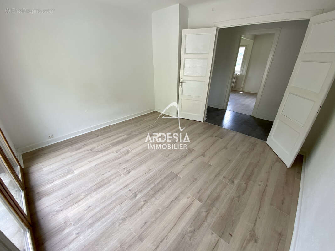 Appartement à SAINT-JULIEN-MONT-DENIS