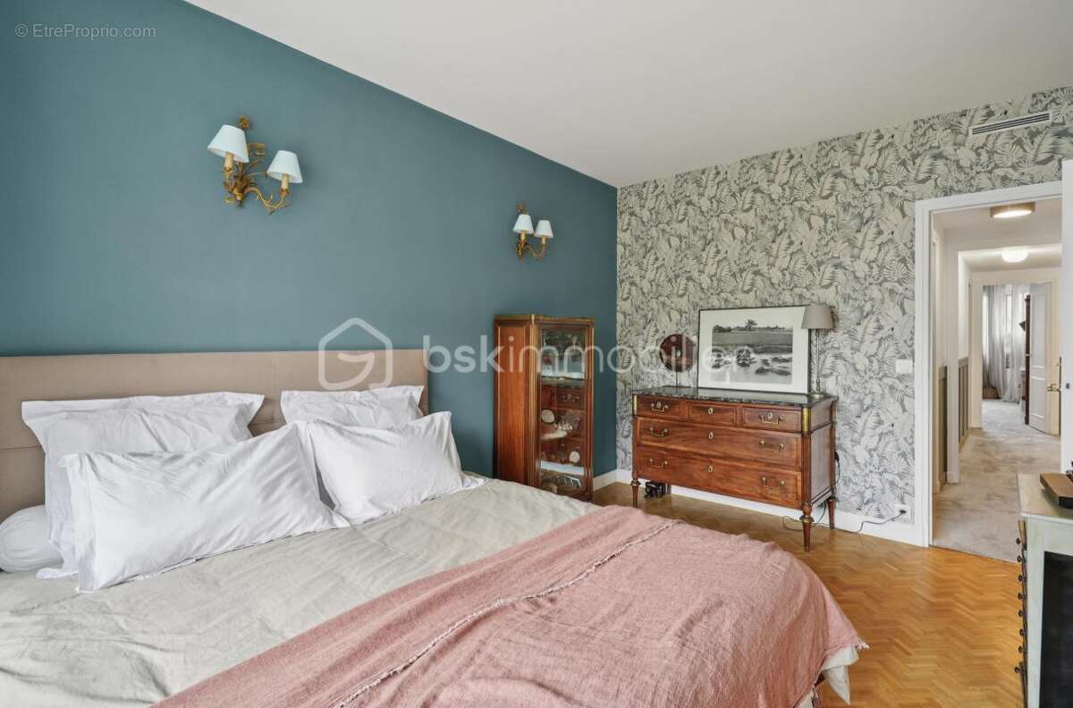 Appartement à NEUILLY-SUR-SEINE