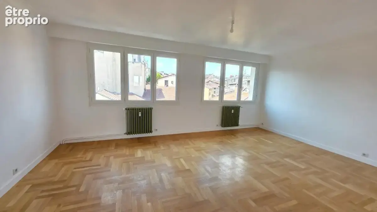 Appartement de type 3  79 m² ,  renove avec gout au 6 eme etage et avec ascenseur - - photo 3