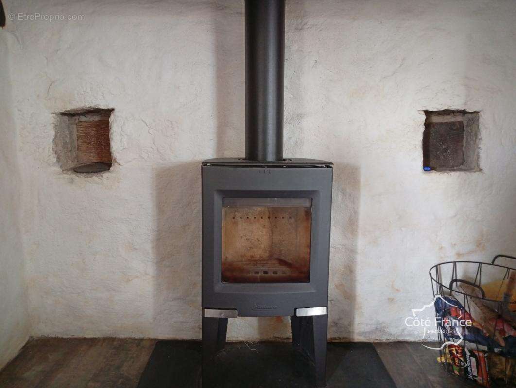 Maison à SAINT-MARTIN-LA-MEANNE