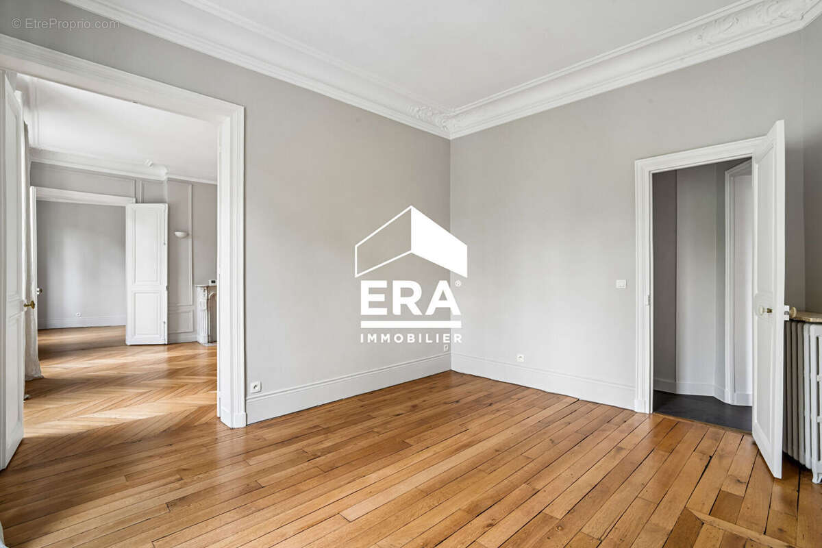 Appartement à PARIS-8E