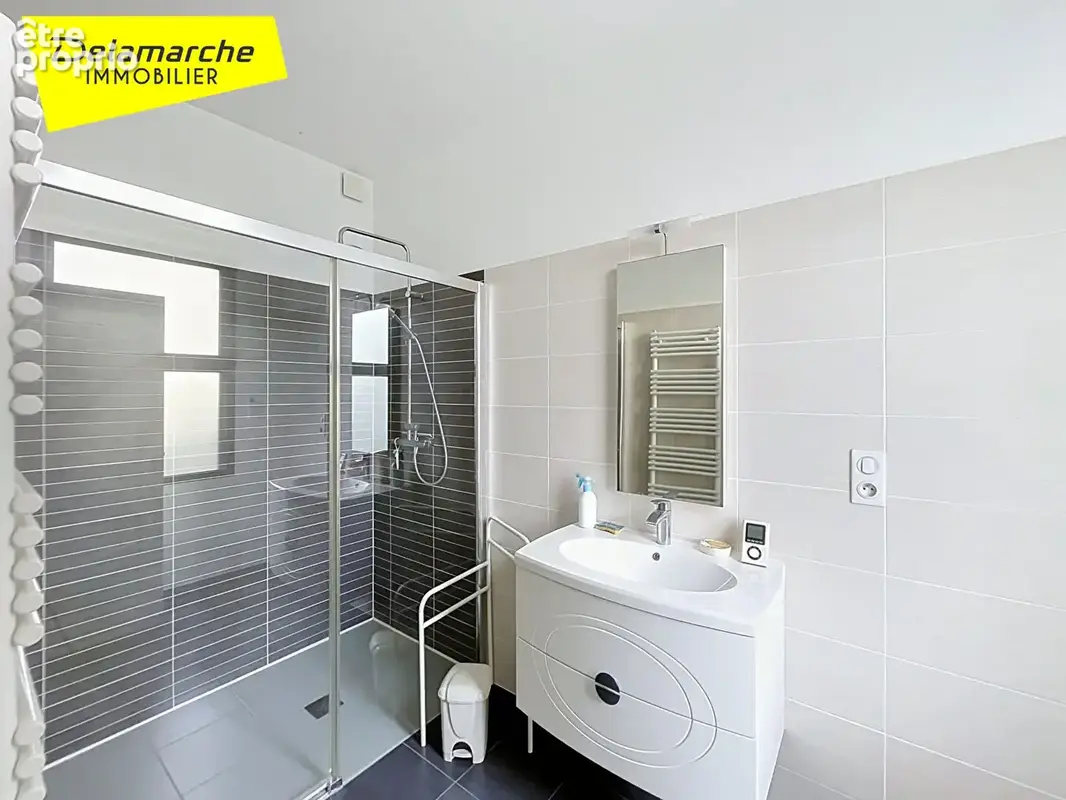 Propriété 7 pièces 5 chambres  avec piscine couverte  dépendances et terrain à Grandparigny (50600) - photo 9
