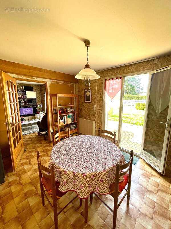 Maison à COMMELLE-VERNAY