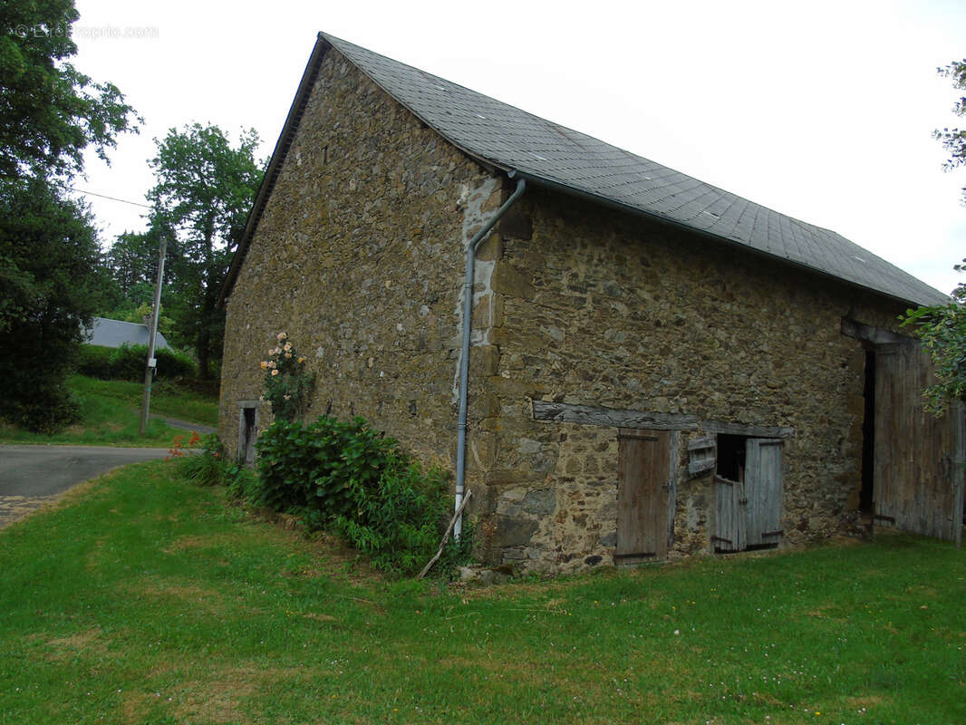 Belle grange en pierre sur 1000m2 - photo 2