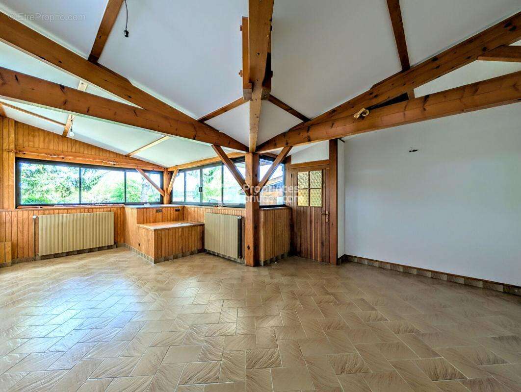 Maison à SAINT-LAURENT-DE-COGNAC