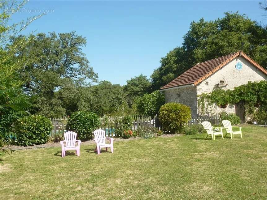 Maison à SAINT-LEGER-MAGNAZEIX