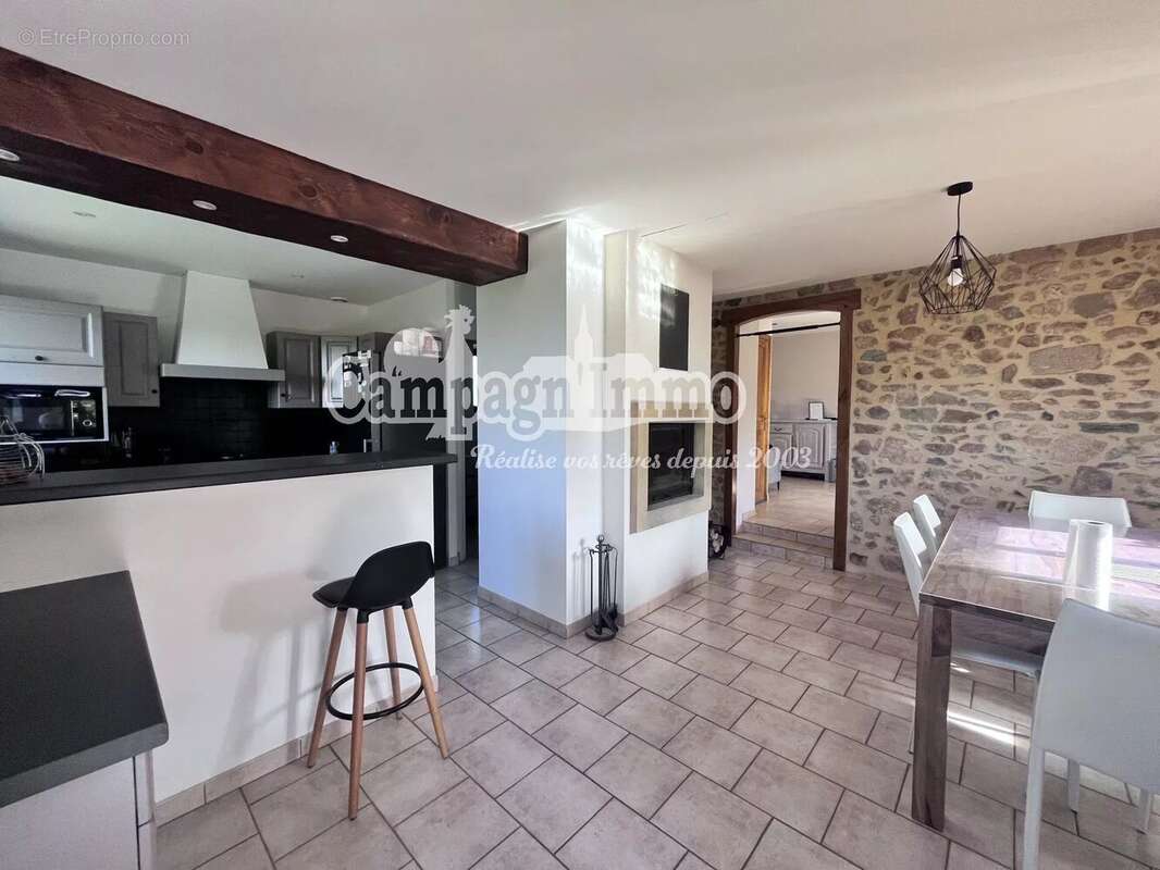 Maison à MONTROTTIER