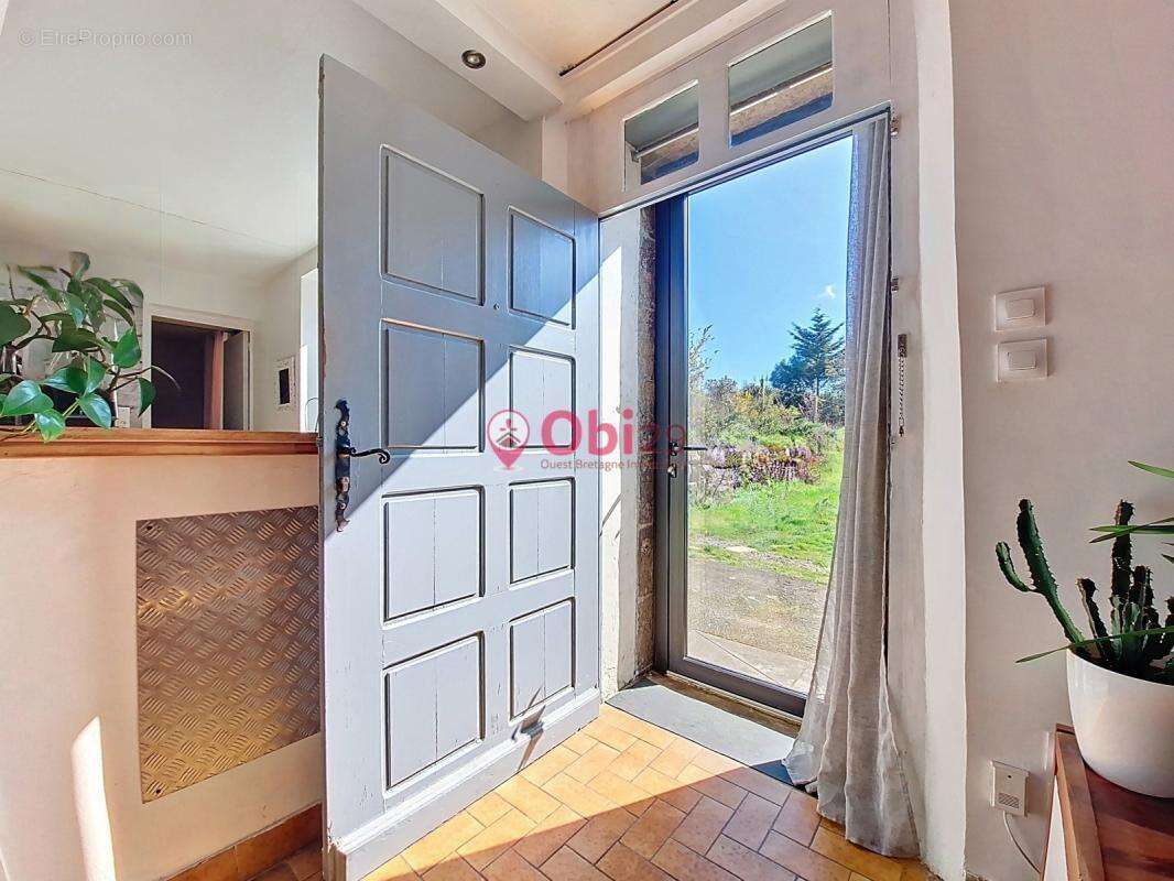 Charme et Authenticité : Maison Finistérienne sur Terrain de 1000 m² - photo 8