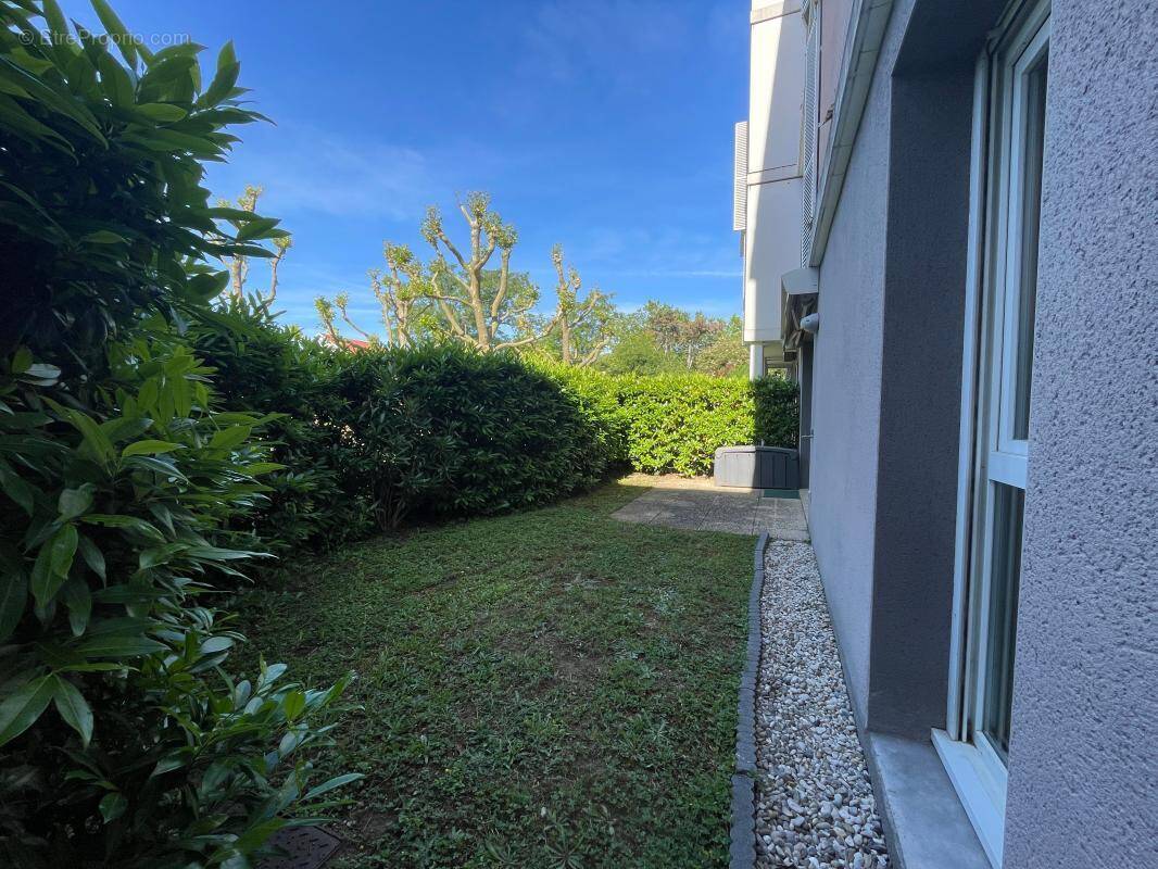 Appartement à MEYZIEU
