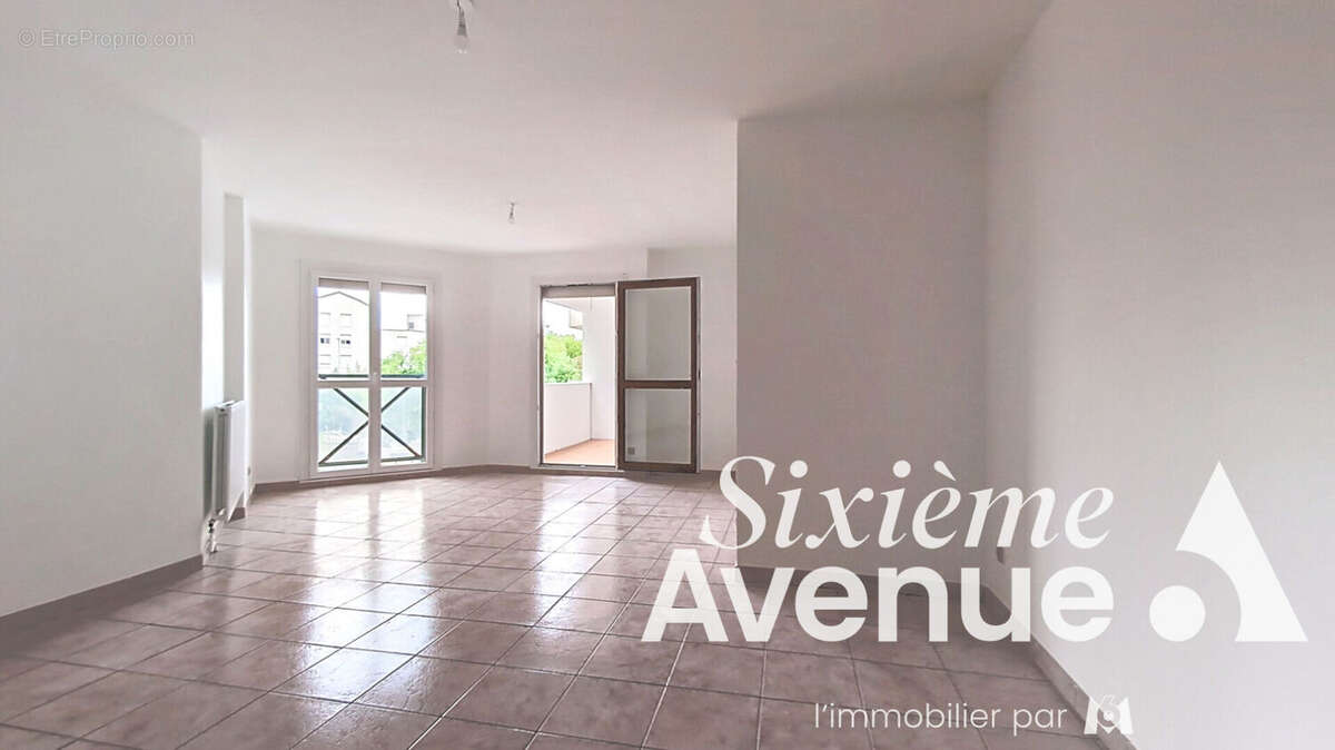 Appartement Saint Priest 5 pièce(s) 98m² - photo 2