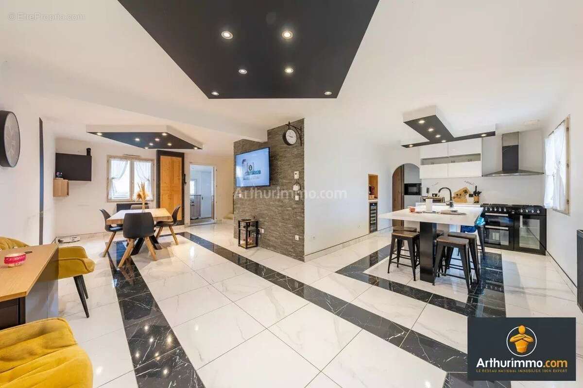 Maison à SAINT-FARGEAU-PONTHIERRY