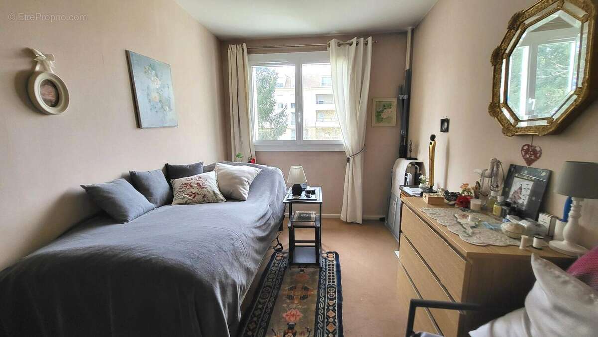 Appartement à LES CLAYES-SOUS-BOIS