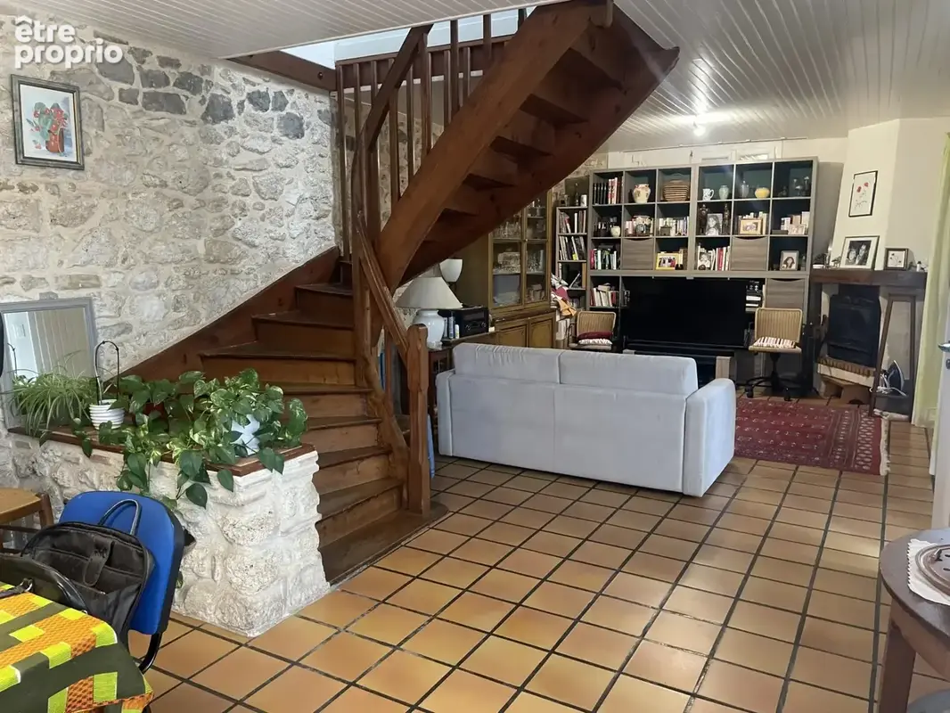GRANDE MAISON DE VILLE avec garage et piscine. - photo 3