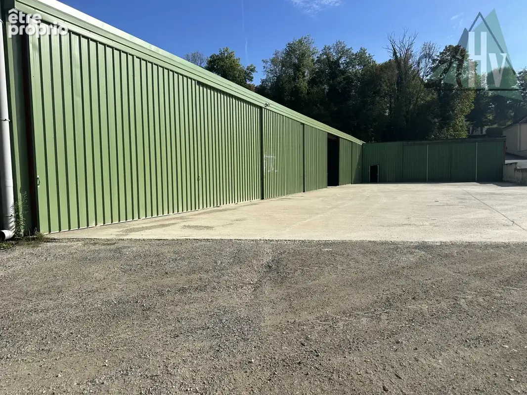 Hangar de stockage - 1 100m2 - Parcelle de 4000 m2 environ - Sainte-Colombe - photo 3