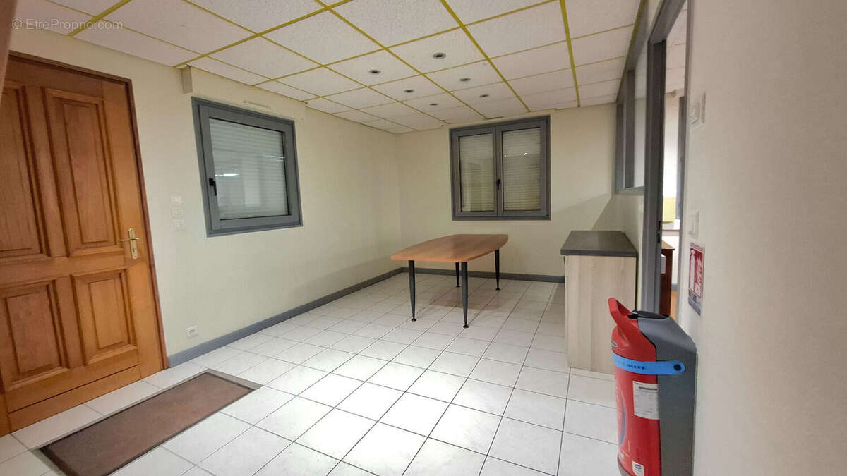 Commerce à FERRIERES